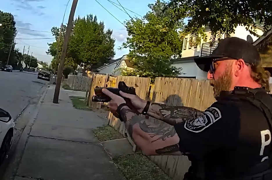 /irving_images/stories/fwpd-guns-drawn.jpg