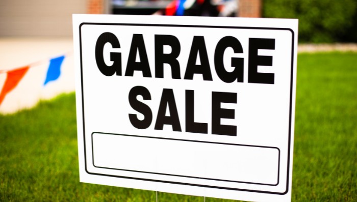 stories/garage-sale-sign.jpg